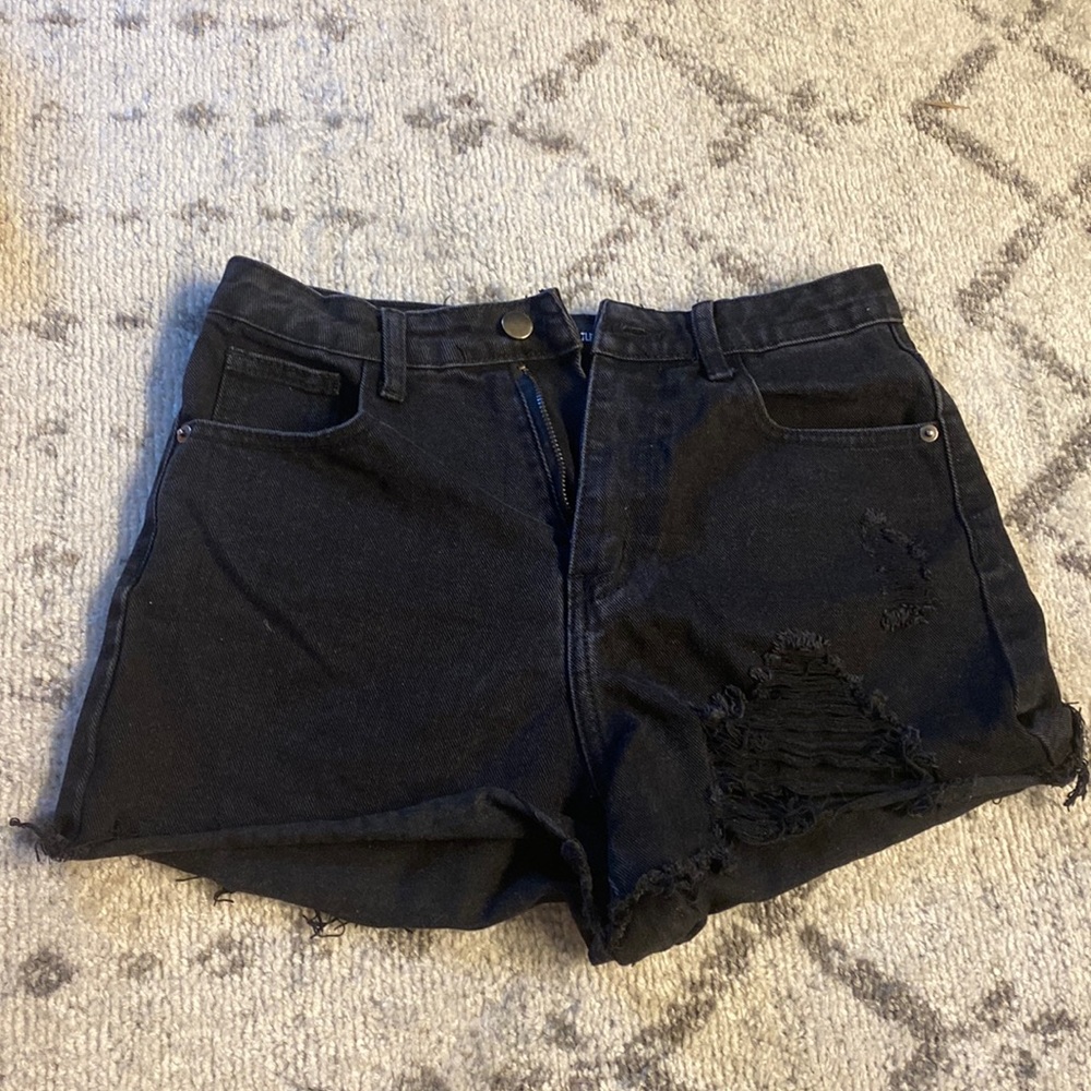 BLACK JEAN SHORTS!!